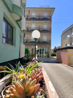 Hotel Anita B&B sul lungomare - 8