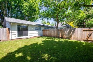Snug Spot 68 - Close to Downtown & Autzen studio - 2