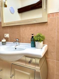 A 5 min da Bassano Camera con Bagno Privato e Area Fitness - 0
