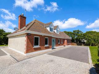 Bettystown hideout with Free Parking with Beach Access - 9