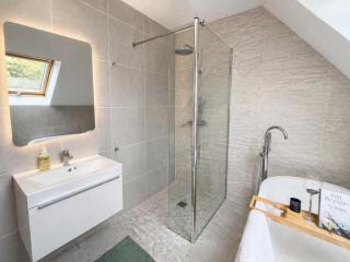 Bettystown hideout with Free Parking with Beach Access - 9