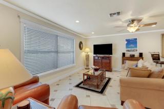 Casa DeLo 1028 SE Cape Coral, Oversized heated Pool, On Intersec - 3