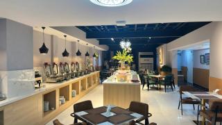 The Wynn Luxury Hotel - 2