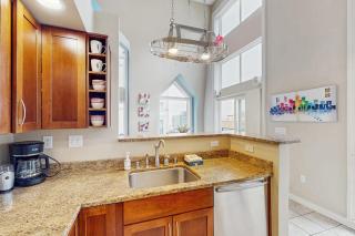 Belltown Court Sunset Suite - 4