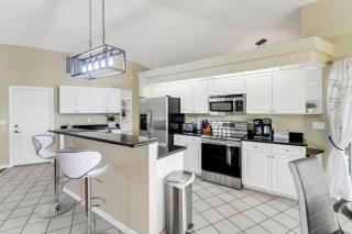 Sunrest 1038 Lakefront w/ Heated Pool, SW Exposure Near Waterpar - 1