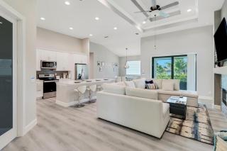 Beach Hoppers Poolhouse 1007. Quiet Cape Coral Home, Cul-de-Sac, - 0