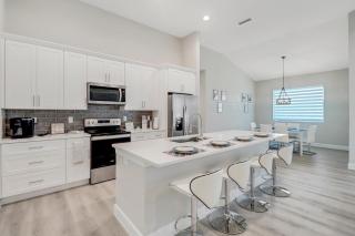 Beach Hoppers Poolhouse 1007. Quiet Cape Coral Home, Cul-de-Sac, - 1