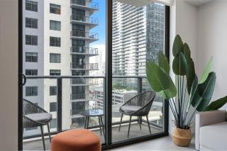 Downtown Condo Near Attractions with Pool and Gym - 8