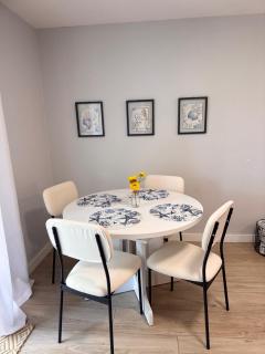 2B2B Heated Pool Cozy Condo - 9