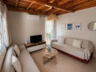 Wooden Loft 3min Walk to Beach - 0