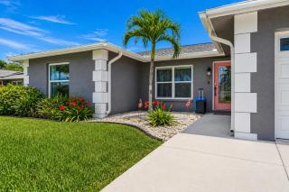 Lakefront Pool House 4BR Bike to Beach - 6