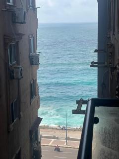 شقة فندقيه بكامب شيزار على البحر اسكندرية - 0