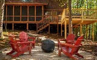 Hot Tub Fire Pit Deck Screened Porch & More - 8