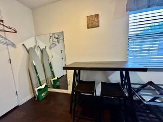 Texas Speedway Retreat: Desk + Cowboy Dipping Pool by Vacation Your Way - 7