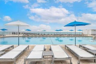 Beachfront Studio with Pool Gym and Sunny Isles - 8