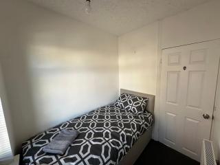 Cosy 3bed house walking distance to the citycentre - 2