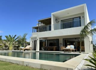 Modern Villa with XXL Pool, Jacuzzi & Outdoor Kitchen - 4
