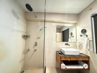 Crown Himalaya - 5