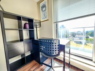 Central Lonsdale apartment - 2
