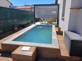 Chic family home with heated pool - 1