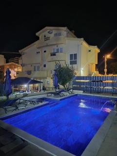 Cejovic Apartments & Pool - 8