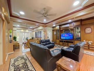 Homestay & Pool Laman Sri Aman Pontian - 7