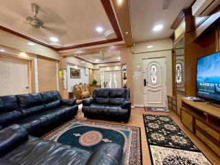 Homestay & Pool Laman Sri Aman Pontian - 4