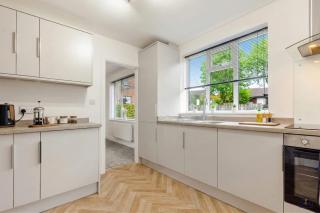 3-Bed House - Sleeps 5 - Free Driveway Parking - Van Friendly - Close to Leeds City Centre - 2
