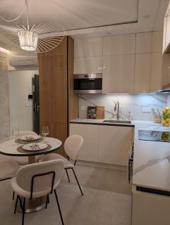 Olive - Studio with Full Kitchen and Rooftop Views - 5