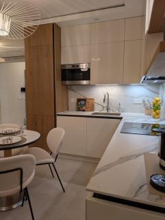 Olive - Studio with Full Kitchen and Rooftop Views - 2