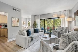 Renovated 2BR Condo Walk to Beach Pool Decks - 9