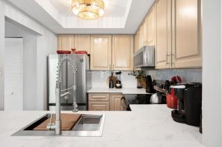 Renovated 2BR Condo Walk to Beach Pool Decks - 5