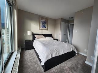 Central Lonsdale apartment - 8
