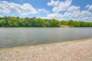 On-Site Boat Launch! Lakefront Hot Springs Cabin - 9