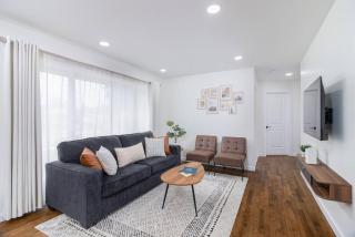 Modern Comfort |3BDR | Near DTW & Downtown Detroit - 7