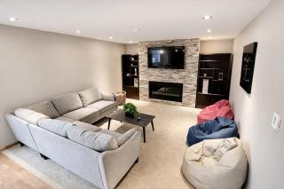 Entire home with hot tub, pool tbl, fire pit &EV - 1