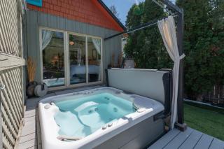 The Riverfront Court & Cottage - 5