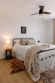 Spacious 1BR Loft in La Crete - Full Kitchen - 5