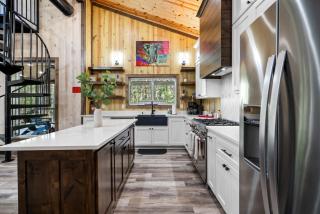 Broken Bow Cabin with Hot Tub and Game Room - 3