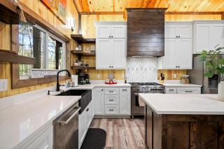 Broken Bow Cabin with Hot Tub and Game Room - 2