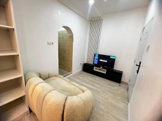 Utako Luxury Studio Apartment 1 - 3
