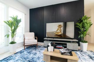 3BR Home with Pool & Pet, Sleeps 8, Near Hard Rock - 1