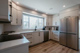 Cherry Lane Cottage - 3 Bed - 1 Full & 1 Half Bath - 6