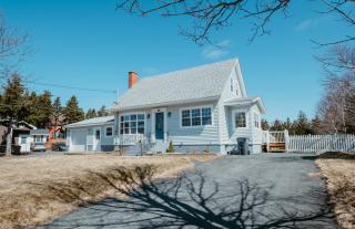 Cherry Lane Cottage - 3 Bed - 1 Full & 1 Half Bath - 5
