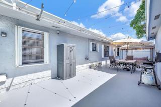 Luxury Suite with Jacuzzi, Tiki Hut and Private Patio - 7