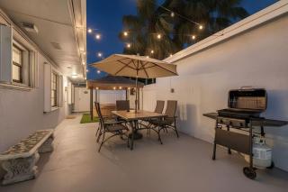 Luxury Suite with Jacuzzi, Tiki Hut and Private Patio - 1