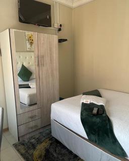 SHALOM bed and breakfast - 8