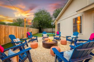 Cowboy Luxe Retreat Pool Putt Putt Pickleball - 9