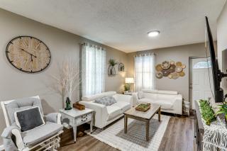Missouri Wine Country Retreat w/ Hot Tub & BBQ - 7