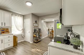 Missouri Wine Country Retreat w/ Hot Tub & BBQ - 5